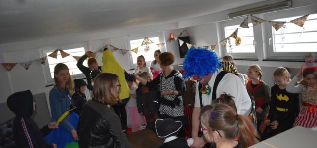 Kinderkarneval ist schön und bunt