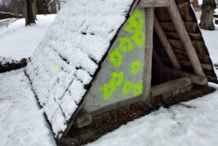 Schon wieder Farbschmierereien