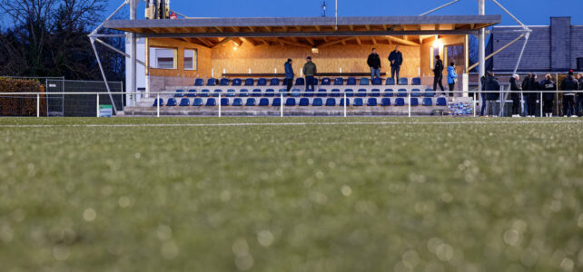 Alme-Arena jetzt mit überdachter Tribüne
