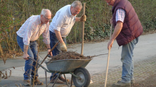 Frühjahrsputz am Grubenhaus 10. April