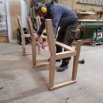 Bänkebau für den Mehrgenerationenweg