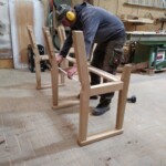 Bänkebau für den Mehrgenerationenweg