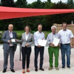 Ministerin Scharrenbach besucht das Badcelona - im Juli